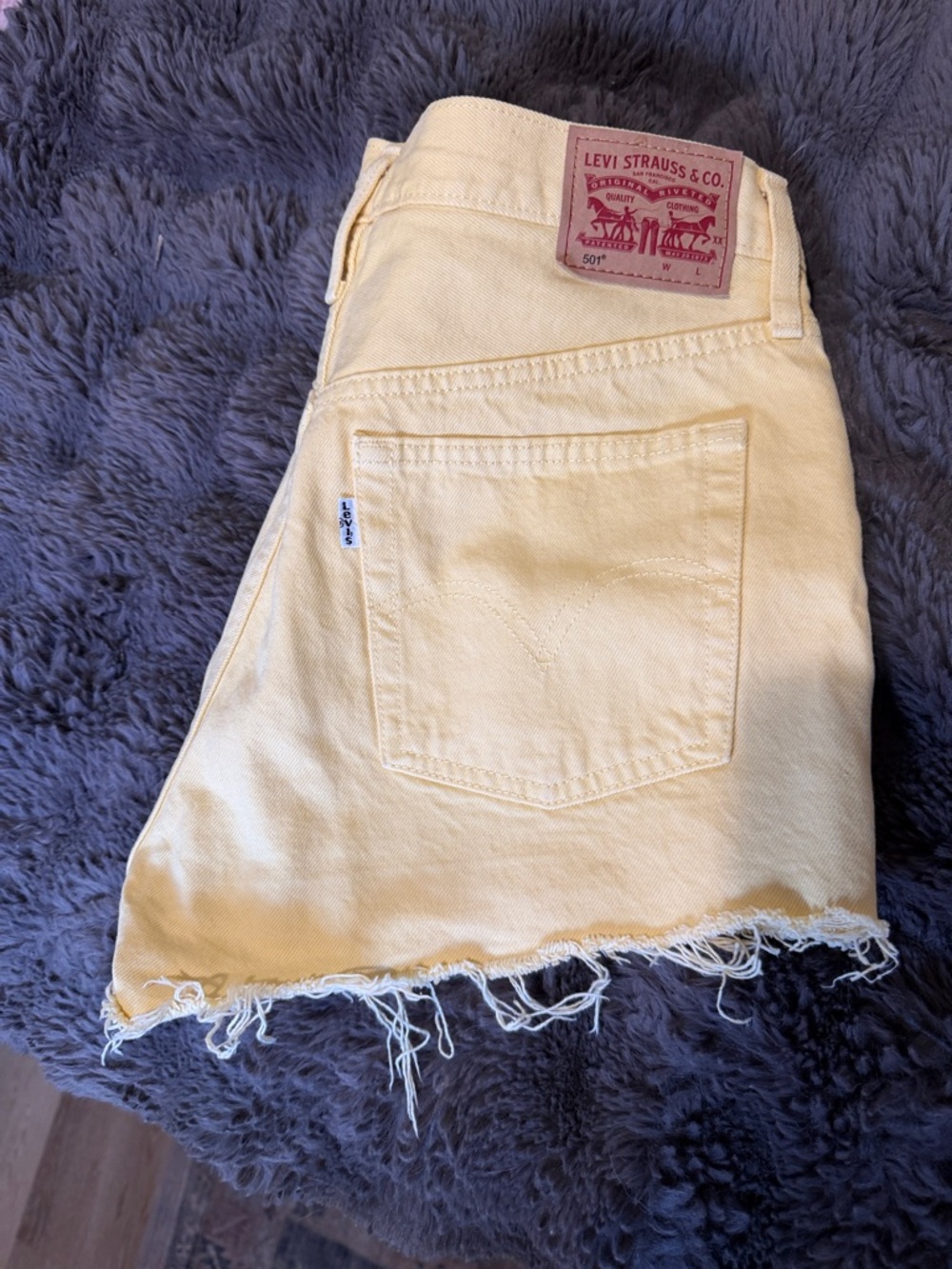 Levi's Pale Yellow high waisted 501 shorts - 28